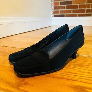 Stuart Weitzman Black Goretex Pumps Size 5.5 Retail $395